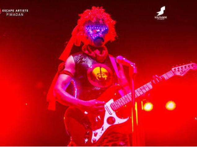 En Pondati Ooruku Poita Lyrics