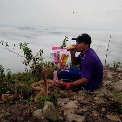 man-with-10-feet-cobra-