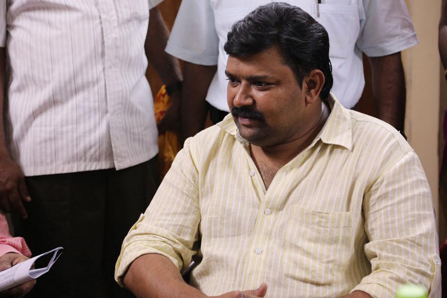 Vijay TV, Neeya Naana, Gopinath, Anchor Gopinath, Fact about Gopinath, Gopinath Fact, Gopinath Family, Anchor Bhavana, Anchor Dhivyadharshini 