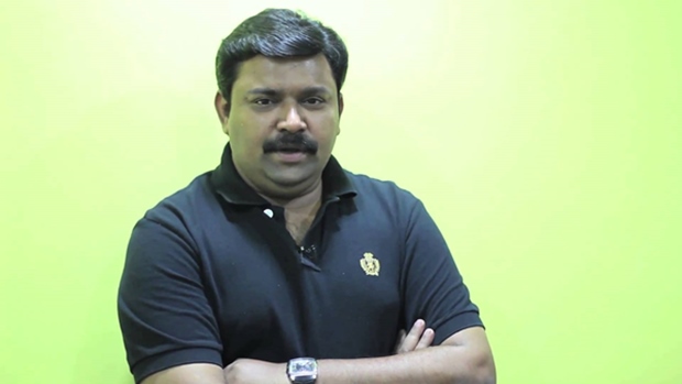 Vijay TV, Neeya Naana, Gopinath, Anchor Gopinath, Fact about Gopinath, Gopinath Fact, Gopinath Family, Anchor Bhavana, Anchor Dhivyadharshini