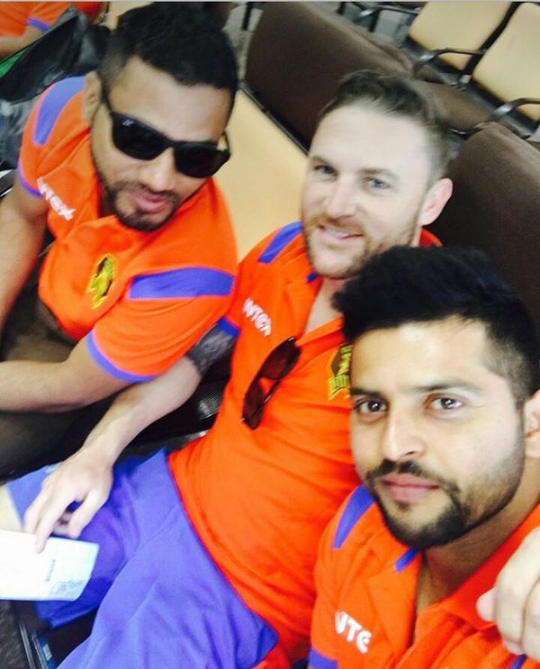 Suresh Raina Mccullum Selfie 